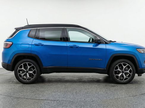 Used 2025 Jeep Compass Limited AWD/4WD image 11