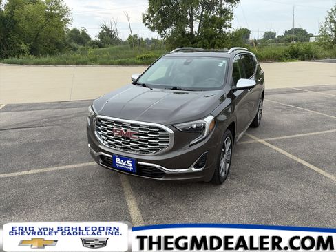 Used 2020 GMC Terrain Denali w/ Denali Premium Package AWD/4WD image 1
