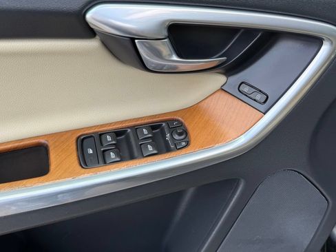 Used 2017 Volvo XC60 T5 Inscription w/ Preferred Option Package FWD image 16