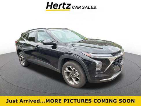 Used 2025 Chevrolet Trax LT FWD image 1