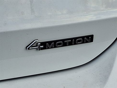 Certified 2022 Volkswagen Taos SE w/ Panoramic Sunroof Package image 36