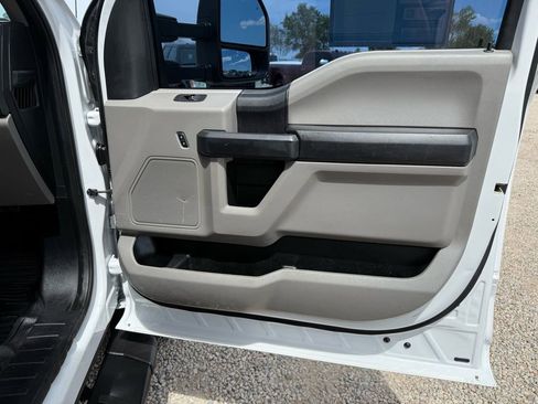 Used 2018 Ford F550 4x4 Regular Cab Super Duty image 12