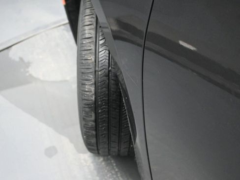 Used 2022 Chrysler Pacifica Touring-L image 5