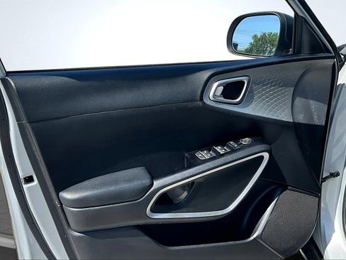 Used 2021 Kia Soul LX FWD image 19