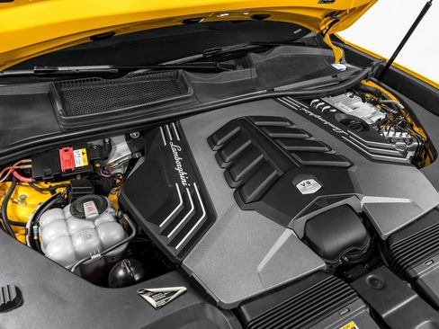 Used 2022 Lamborghini Urus AWD/4WD image 47
