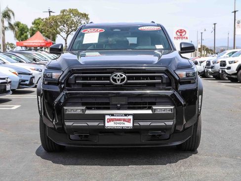 Certified 2025 Toyota 4Runner SR5 AWD/4WD image 2