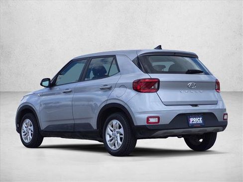 Used 2021 Hyundai Venue SE FWD image 8