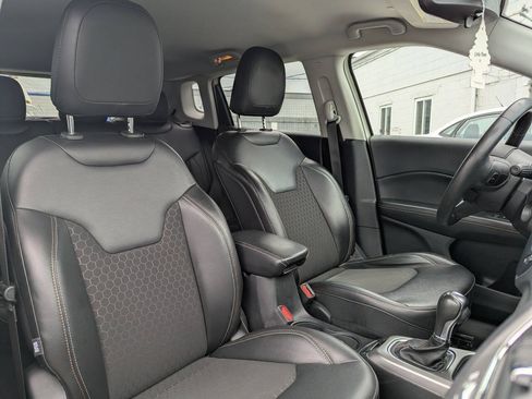 Used 2021 Jeep Compass Latitude FWD image 11