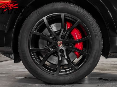 Used 2025 Porsche Cayenne GTS image 17
