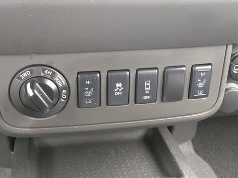 Used 2021 Nissan Frontier SV AWD/4WD image 14