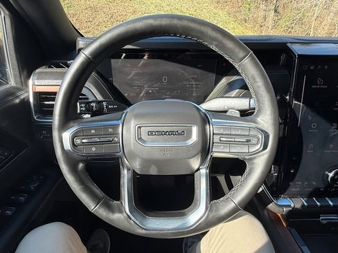 Used 2025 GMC Yukon Denali image 27