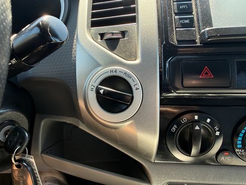 Used 2015 Toyota Tacoma 4x4 Double Cab w/ SR5 Package image 29