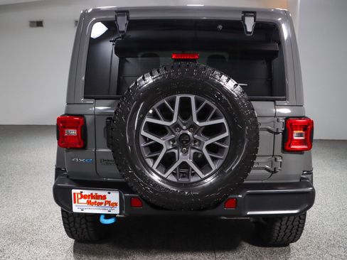 Used 2022 Jeep Wrangler Unlimited Sahara w/ Cold Weather Group AWD/4WD image 8
