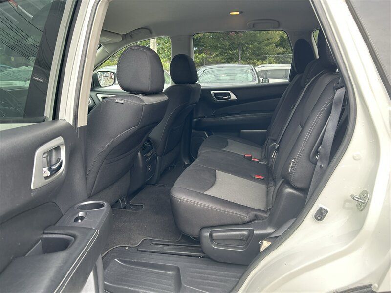Used 2018 Nissan Pathfinder SV AWD/4WD image 10