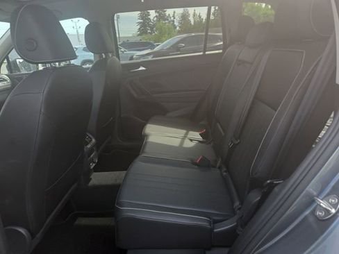 Certified 2023 Volkswagen Tiguan SE w/ Panoramic Sunroof Package AWD/4WD image 11