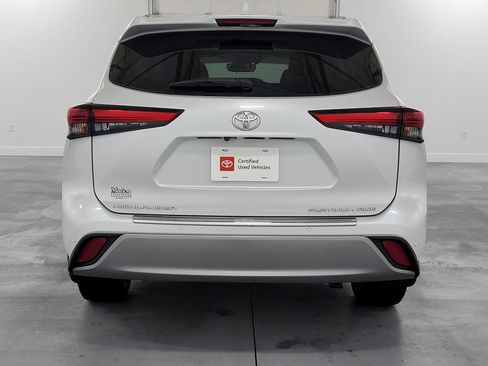 Certified 2022 Toyota Highlander Platinum image 7