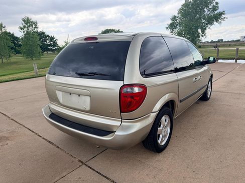 Used 2005 Dodge Caravan SXT FWD image 27