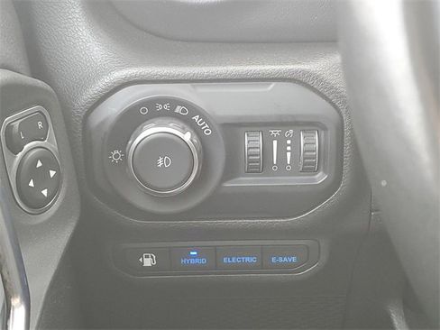 Used 2022 Jeep Wrangler Unlimited Sahara w/ Cold Weather Group image 8