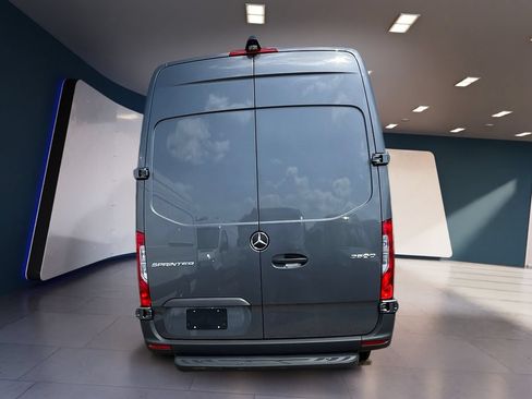 Used 2025 Mercedes-Benz Sprinter 2500 image 4