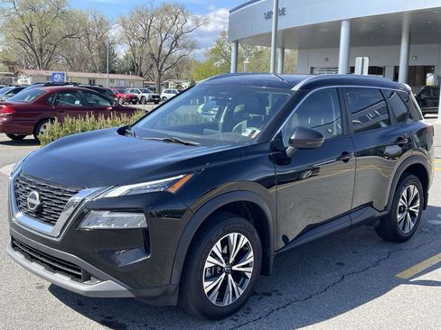 Used 2022 Nissan Rogue SV w/ SV Premium Package AWD/4WD image 3