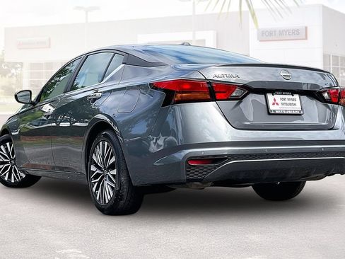 Used 2025 Nissan Altima 2.5 SV FWD image 29