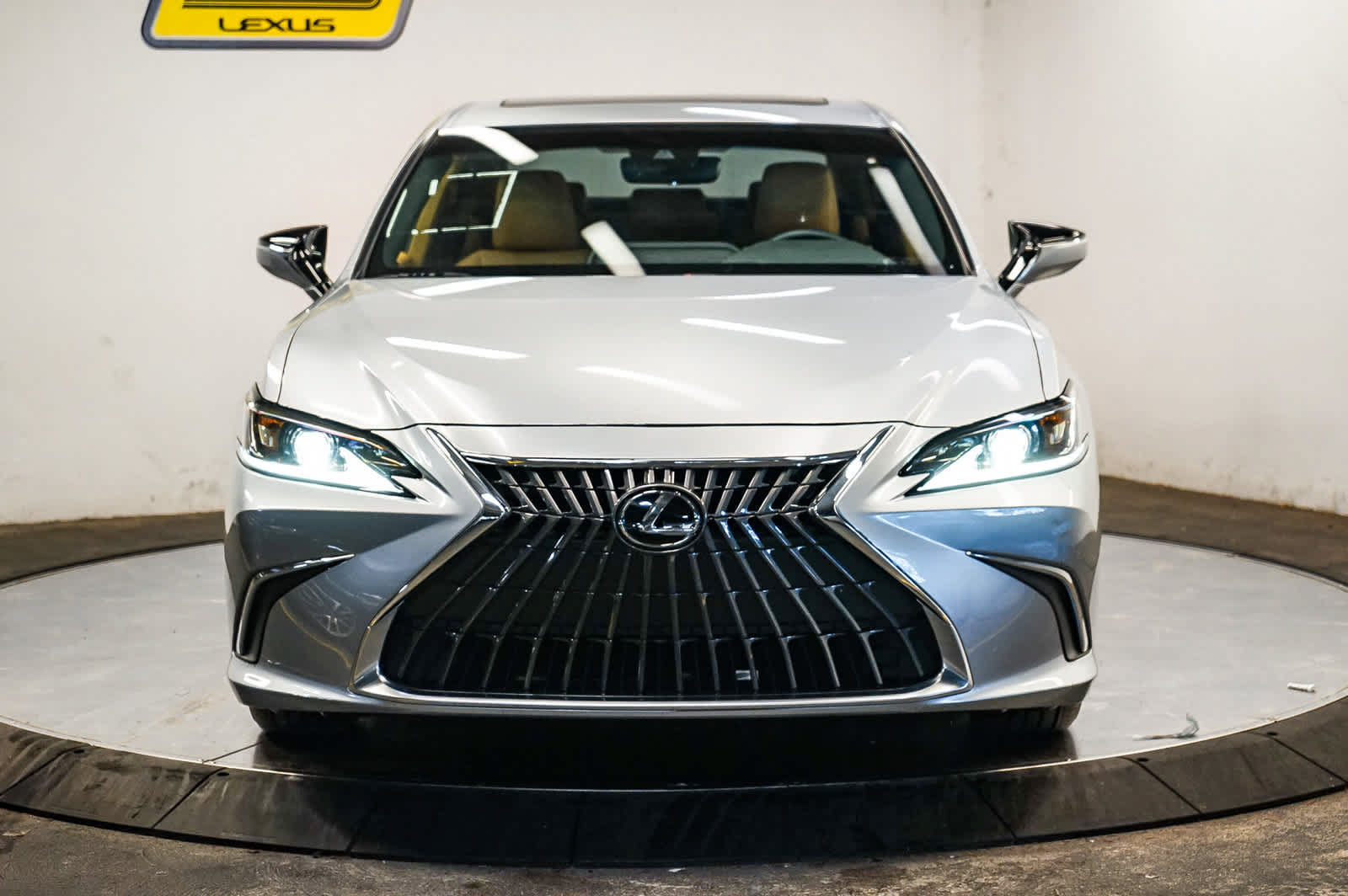 Used 2025 Lexus ES 350 w/ Accessory Package (Z2) FWD image 2