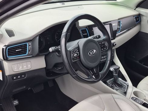 Used 2018 Kia Niro EX Premium FWD image 10