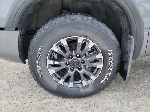 Used 2022 Nissan Titan PRO-4X w/ Pro-4x Convenience Package image 10