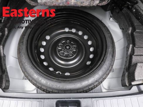 Used 2022 Toyota Prius LE image 20