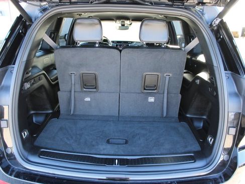 Used 2023 Jeep Grand Cherokee L Laredo image 32