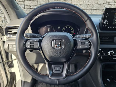 Used 2025 Honda Pilot TrailSport image 20