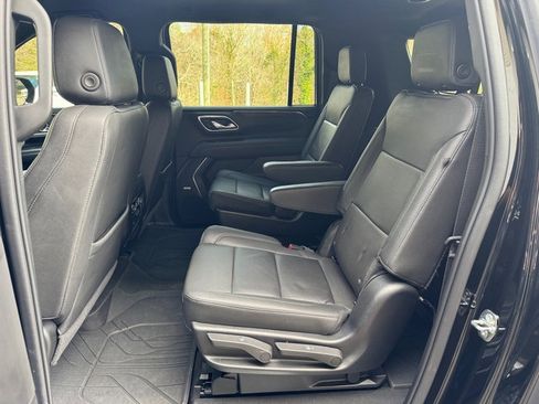 Used 2022 Chevrolet Suburban Z71 w/ Luxury Package image 14