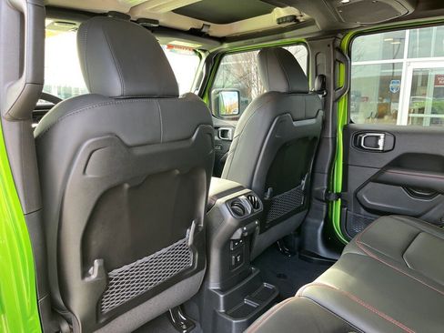 Used 2025 Jeep Wrangler Unlimited Rubicon image 16