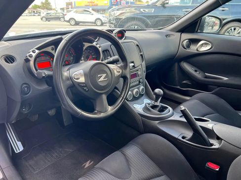 Used 2017 Nissan 370Z Coupe RWD image 15