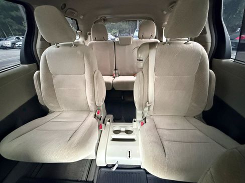 Used 2017 Toyota Sienna LE w/ Protection Package FWD image 13