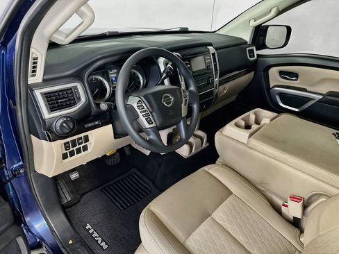 Used 2018 Nissan Titan SV AWD/4WD image 30