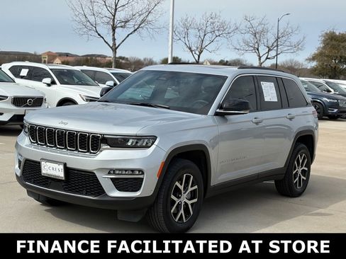 Used 2025 Jeep Grand Cherokee Limited w/ Luxury Tech Group II image 2