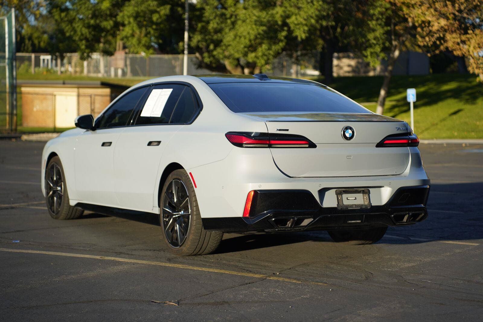 Used 2023 BMW 760i xDrive AWD/4WD image 3