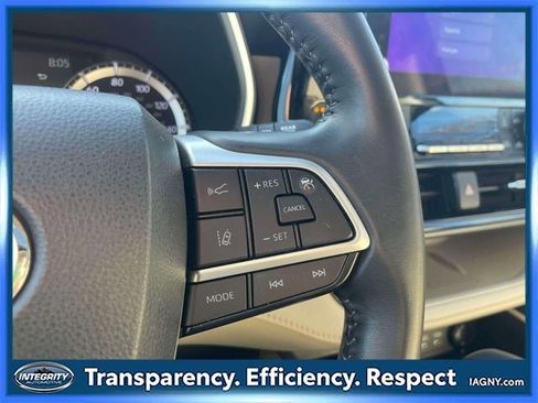 Certified 2023 Toyota Highlander XLE image 22