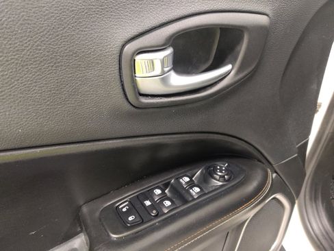 Used 2019 Jeep Compass Latitude w/ Popular Equipment Group AWD/4WD image 27