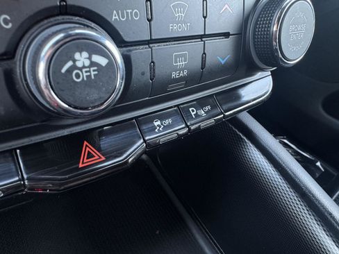 Used 2024 Dodge Durango GT AWD/4WD image 23