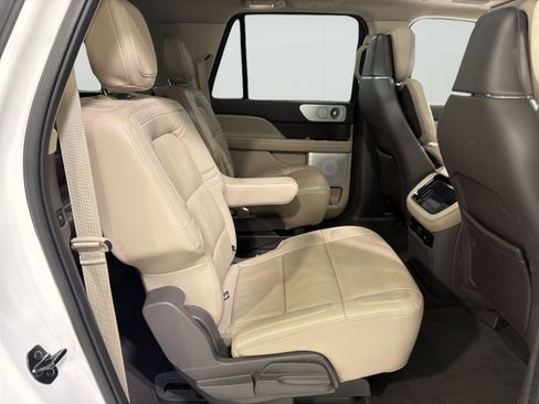 Used 2023 Lincoln Navigator L Reserve AWD/4WD image 12
