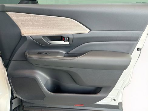 New 2026 Toyota Grand Highlander FWD image 25
