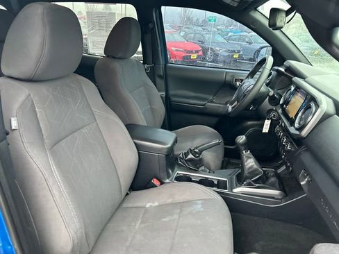 Used 2018 Toyota Tacoma TRD Sport image 10