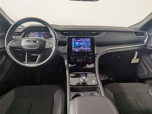 New 2025 Jeep Grand Cherokee Altitude image 16