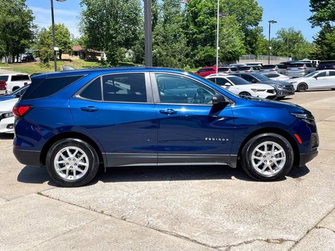 Used 2022 Chevrolet Equinox LS w/ LS Convenience Package FWD image 4