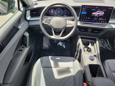 Certified 2026 Volkswagen Tiguan SE FWD image 14