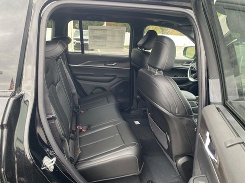 New 2025 Jeep Grand Cherokee Limited w/ Luxury Tech Group II image 31