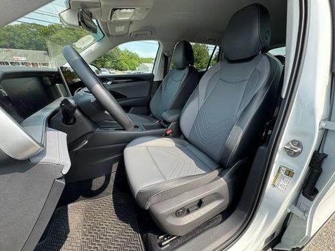 Certified 2025 Volkswagen Tiguan SE AWD/4WD image 26