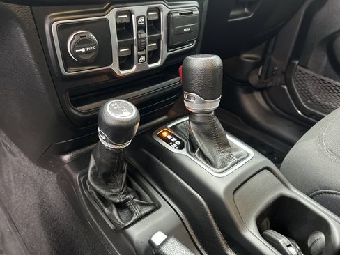 Used 2019 Jeep Wrangler Unlimited Sport image 20